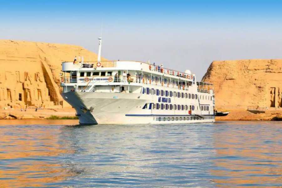 Lake Nasser cruise sailing through Nubia
