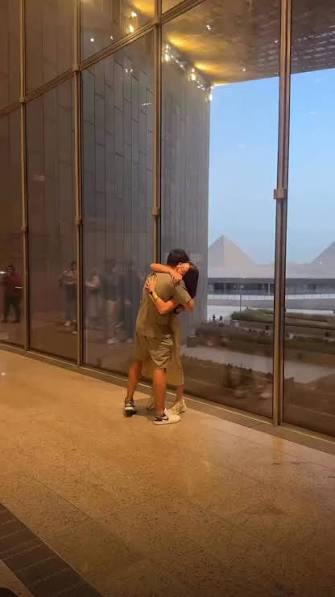 Romantic surprise with a pyramid view in Cairo