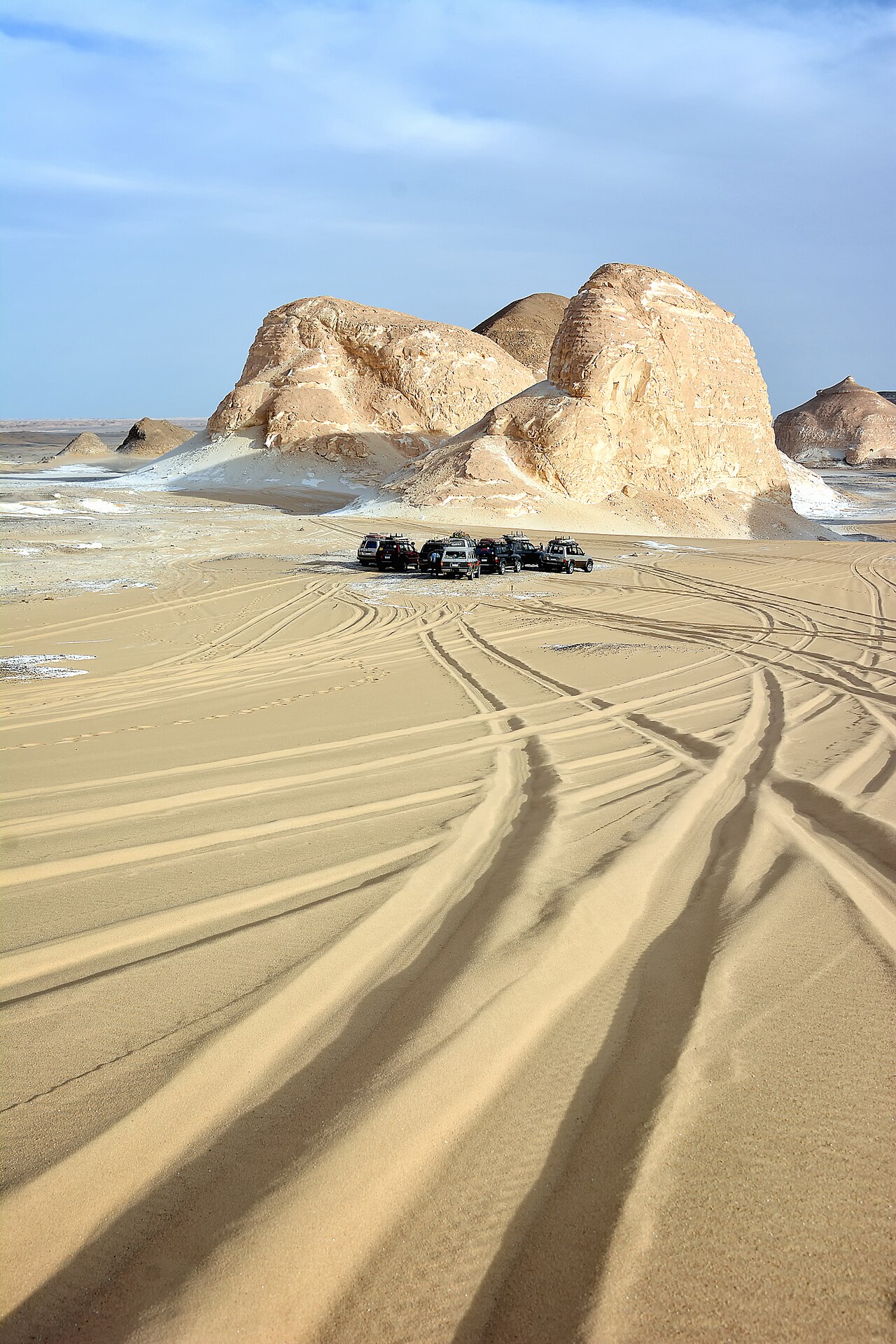 Four-wheel-drive desert safari across Siwa dunes