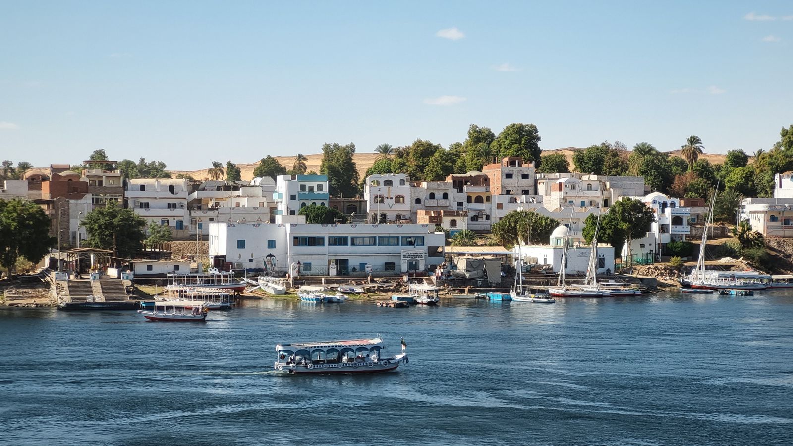 4-Day Lake Nasser Cruise from Abu Simbel to Aswan