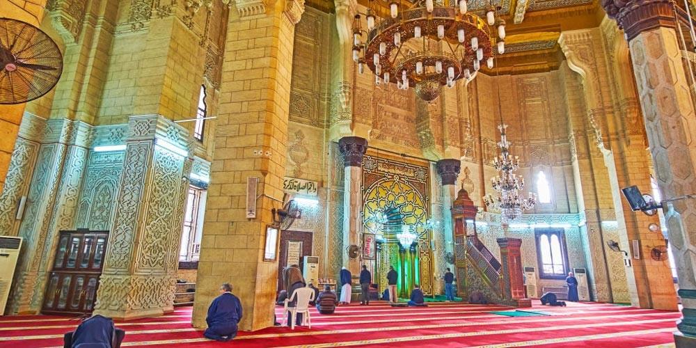 Mihrab and minbar inside Abu al-Abbas al-Mursi Mosque
