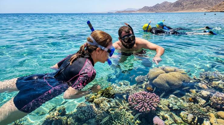 Turquoise Red Sea water and island scenery near Hurghada